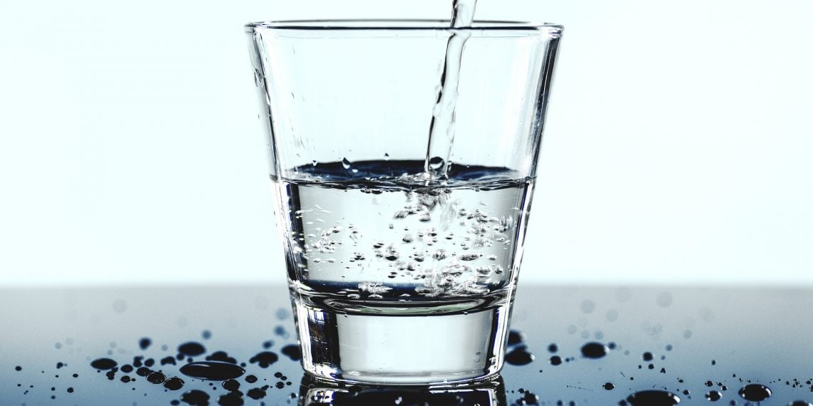 acqua-bicchiere