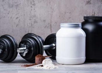 Proteine in polvere e bilancieri per l'allenamento