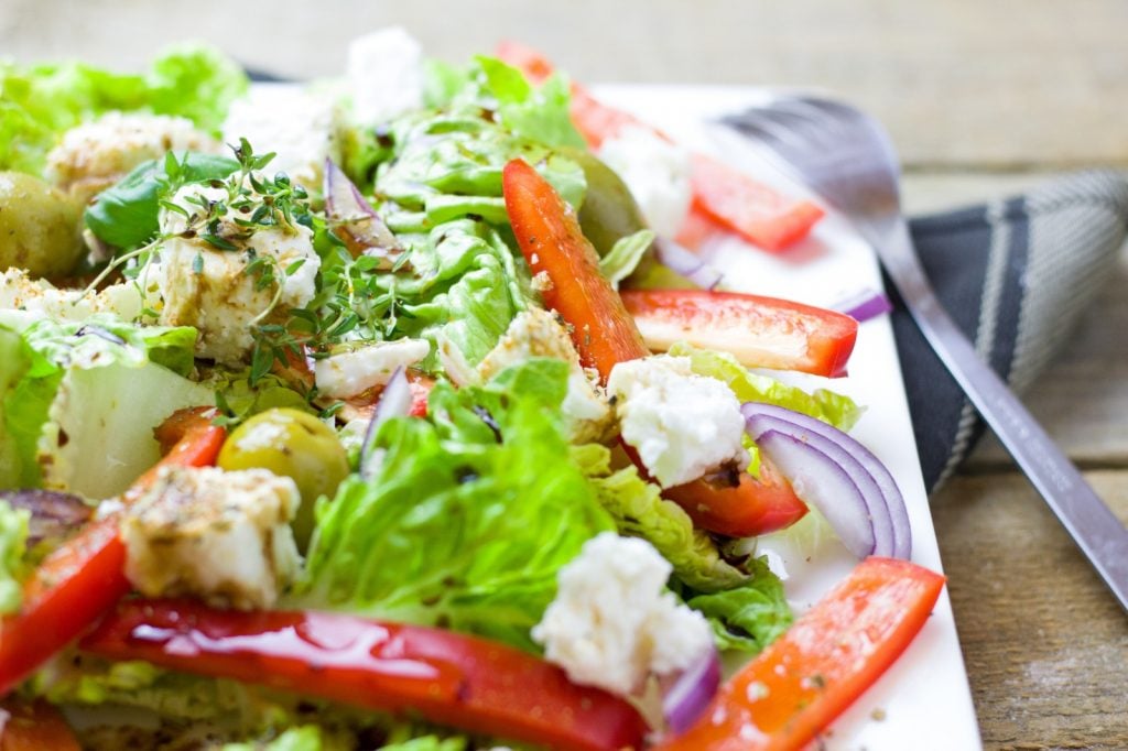 insalata proteica con peperoni rossi